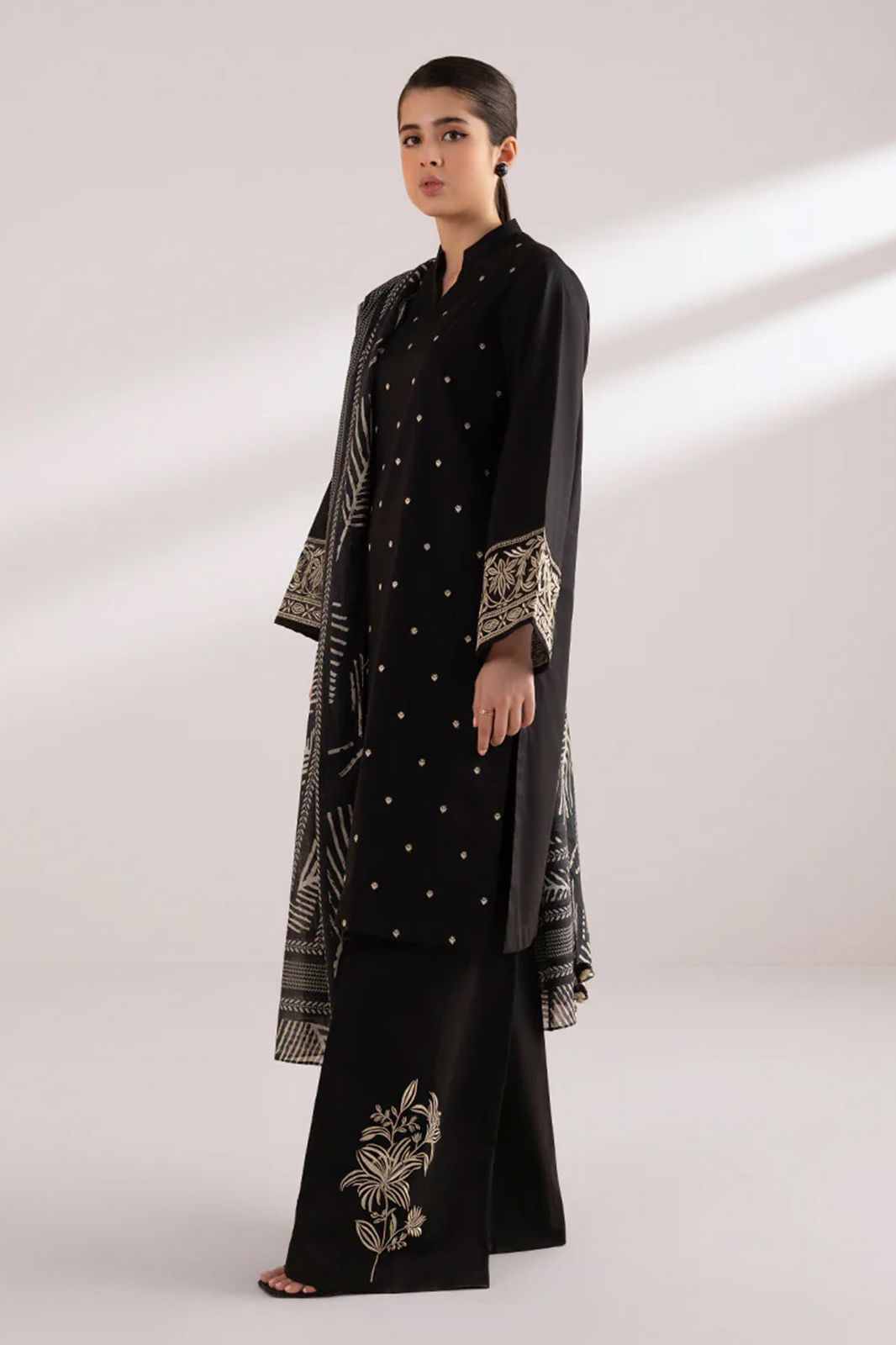 3PC LAWN EMBROIDERED SHIRT WITH DIGITAL PRINTED JACQUARD DUPATTA - 5027